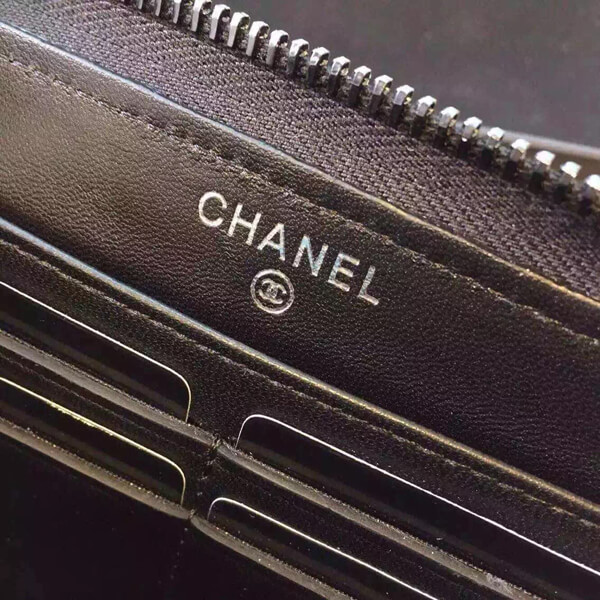 2015夏 シャネル財布スーパーコピー シャネル スマホ入る 大人なChevron小財布 C2368